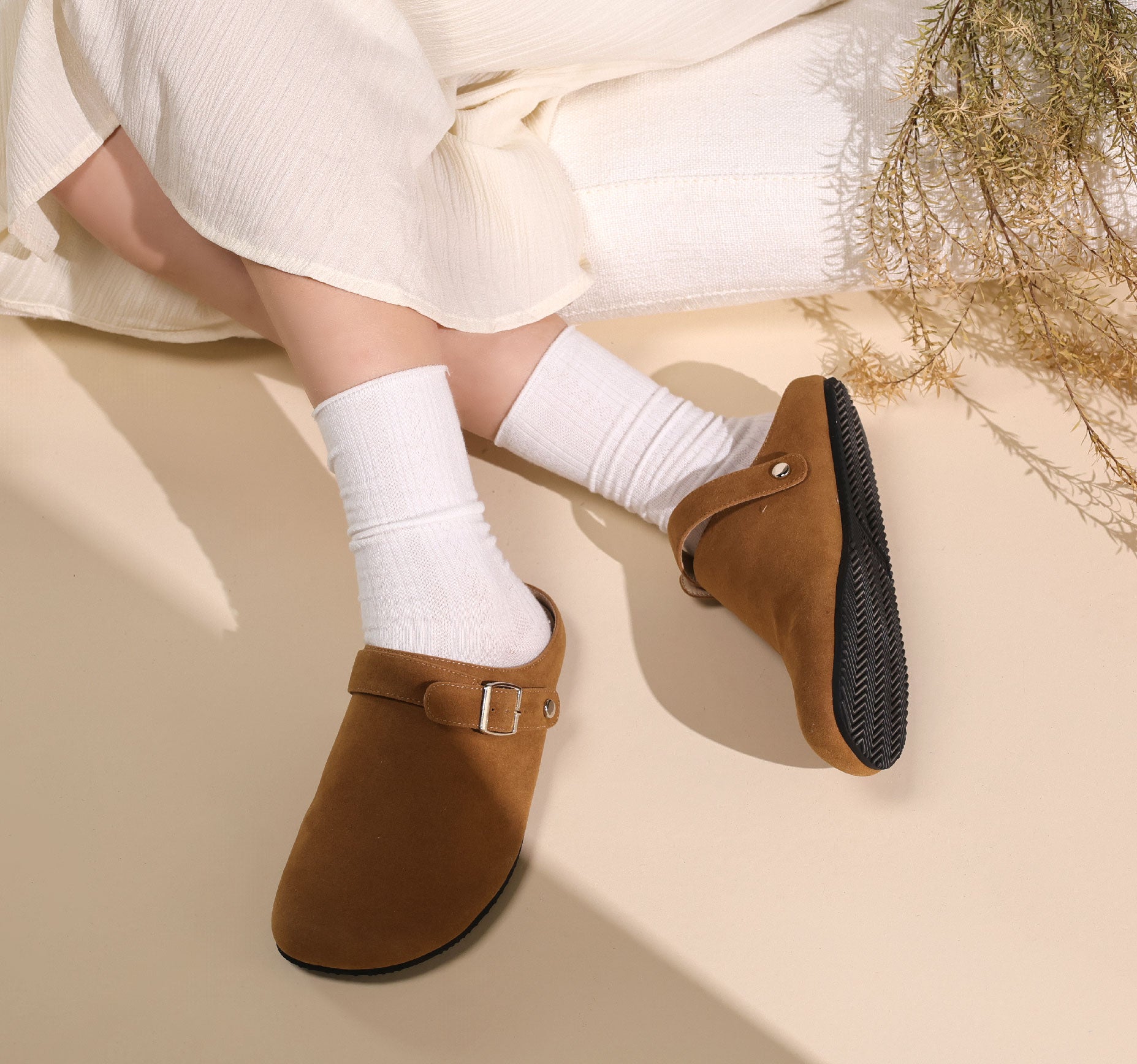 Saguaro slippers Serene I– feel the freedom of barefoot walking with stylish and comfortable design.